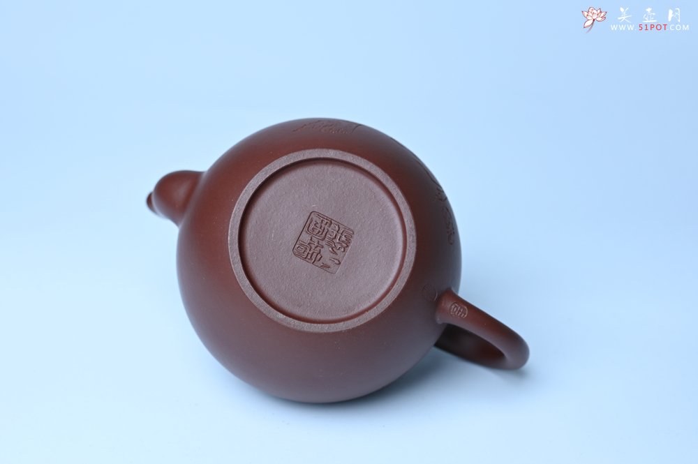 紫砂壶图片：油润黄龙山4号深井红皮龙 全手工高灯壶 文气装饰人物 道法自然 - 宜兴紫砂壶网