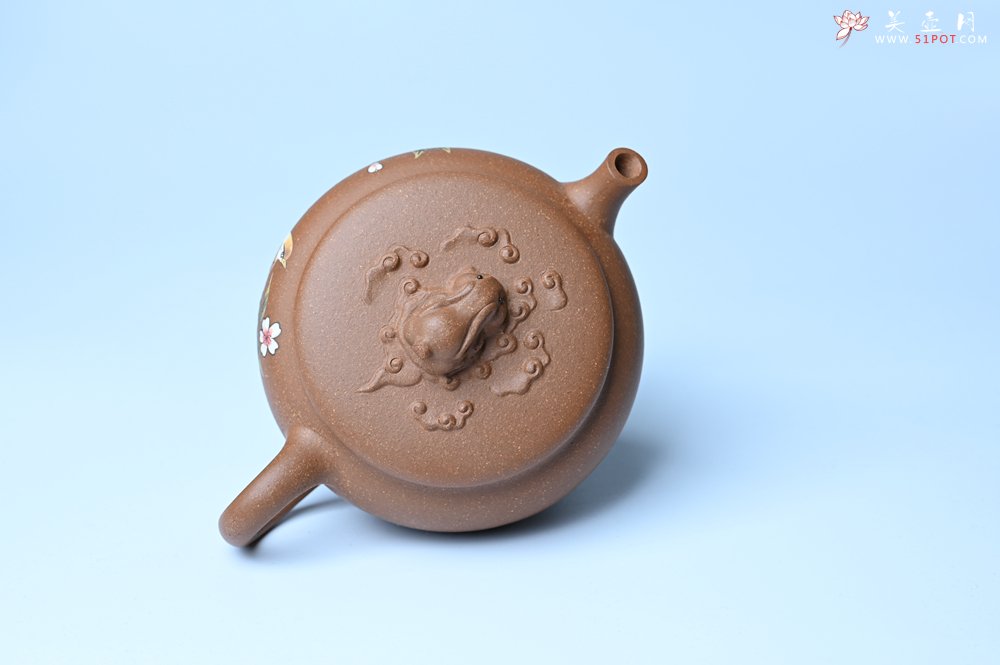 紫砂壶图片：美壶特惠 优质降坡泥花鸟听兔壶 茶人醉爱 - 宜兴紫砂壶网