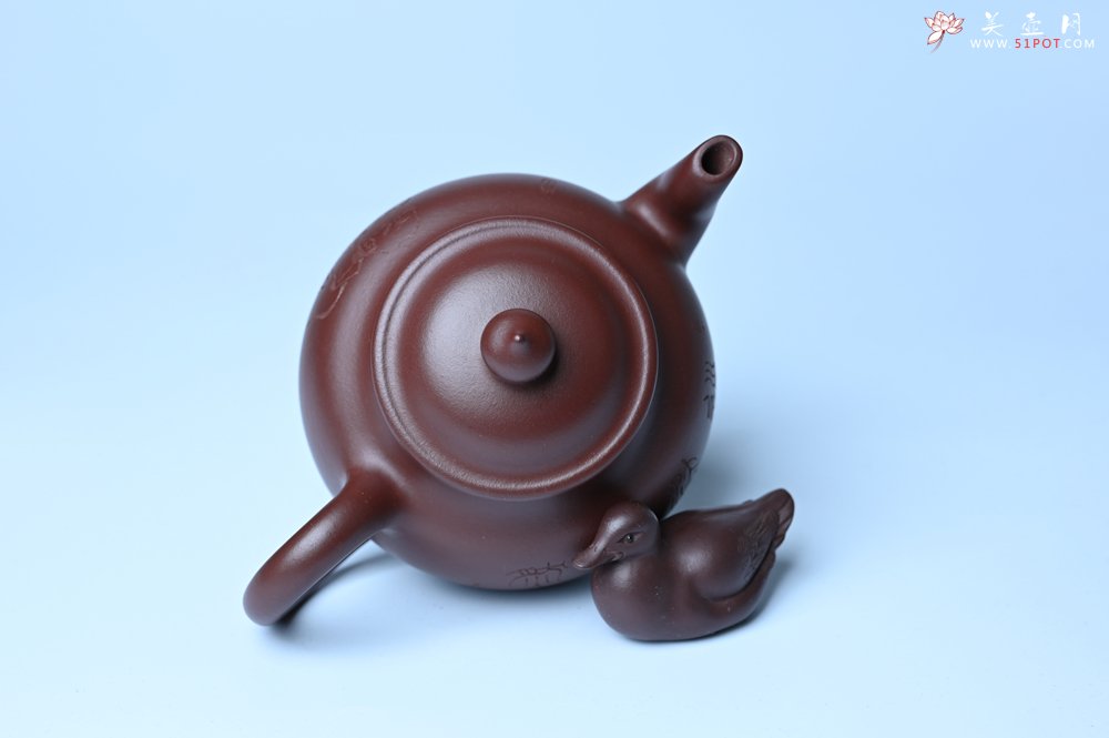 紫砂壶图片：油润黄龙山4号深井红皮龙 全手工高灯壶 文气装饰人物 道法自然 - 宜兴紫砂壶网