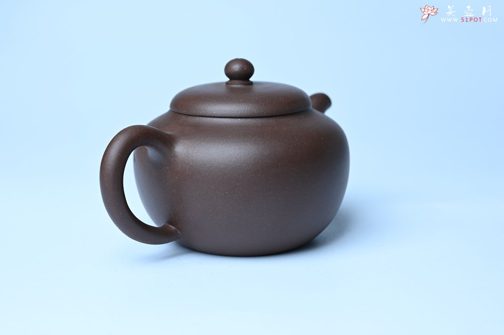 紫砂壶图片：毛国强入室弟子黄云初 特好老紫泥心无挂碍莲子壶 名家何水法书法 刘世涛伯陶刻 - 宜兴紫砂壶网