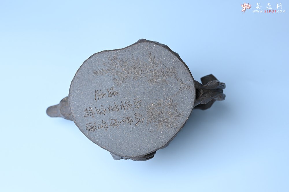 紫砂壶图片：美壶特惠 精致青段泥全松皮 全手工松桩壶 肌理丰富 特文气 - 宜兴紫砂壶网