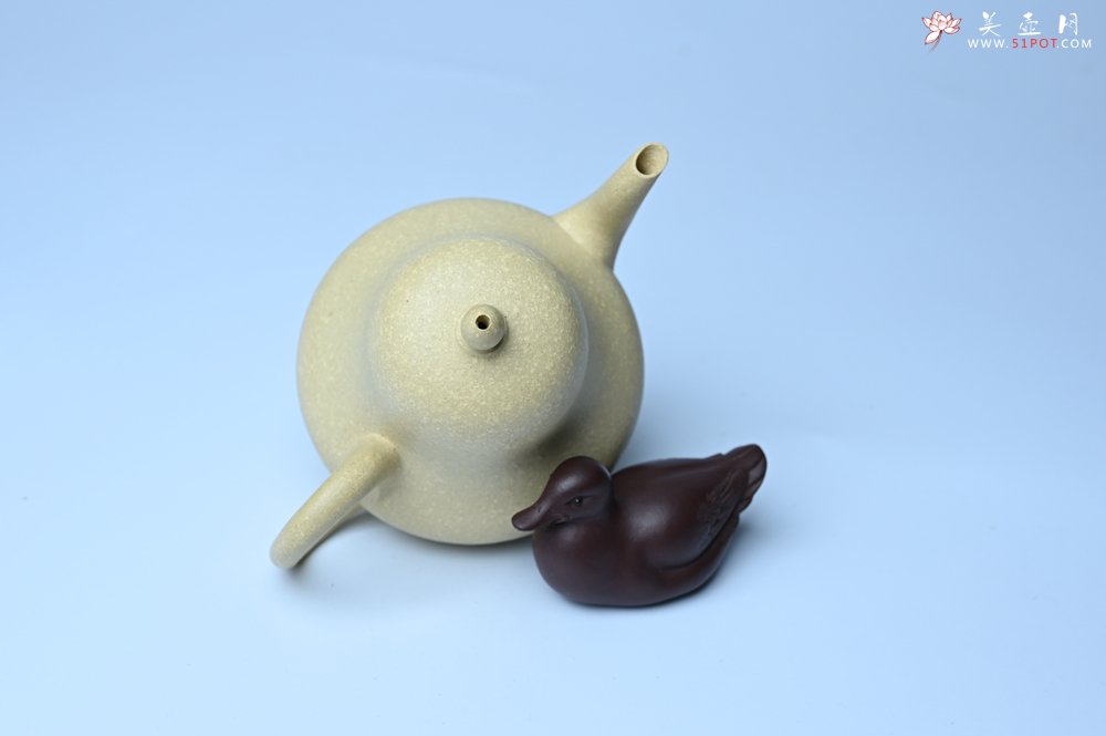 紫砂壶图片：美壶特惠 纯净本绿梨形壶 茶人醉爱 - 宜兴紫砂壶网