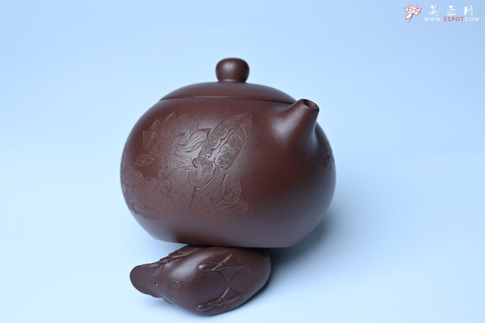 紫砂壶图片：油润底曹青 全手工西施茶壶 玉洁冰清 接天莲叶无穷碧 映日荷花别样红 - 宜兴紫砂壶网