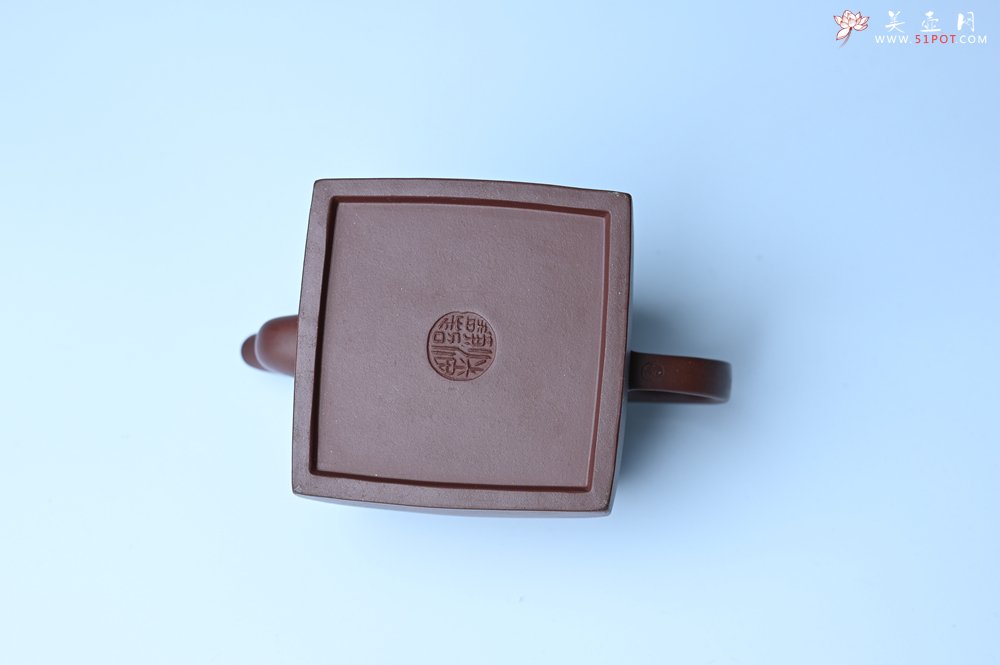 紫砂壶图片：美壶特惠 精致四方圆口壶 造型新颖 - 宜兴紫砂壶网