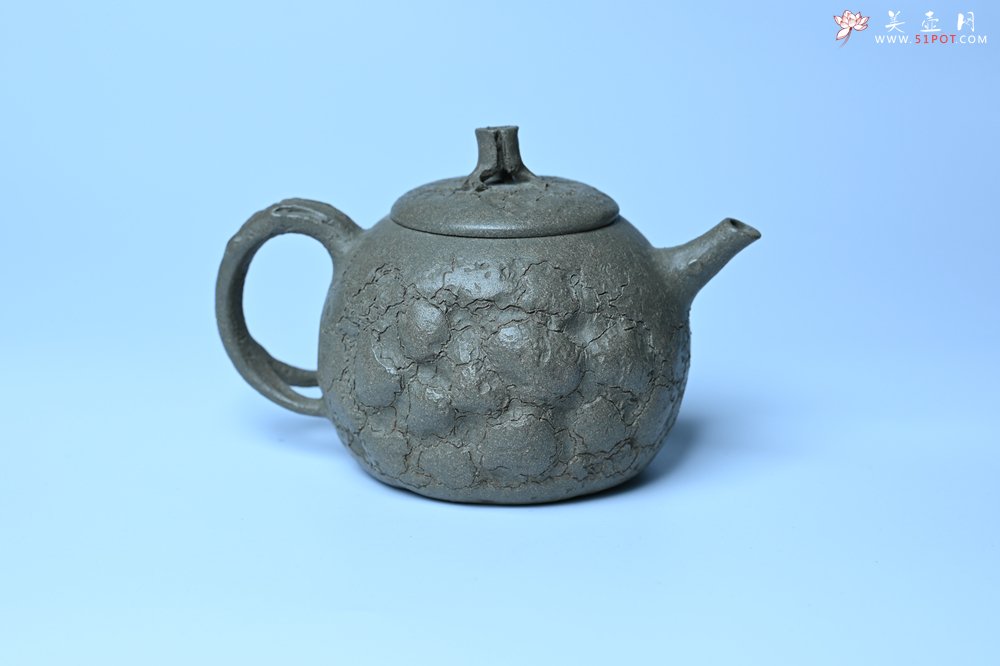 紫砂壶图片：美壶特惠 特好老青段泥云松供春壶 茶人醉爱 - 宜兴紫砂壶网