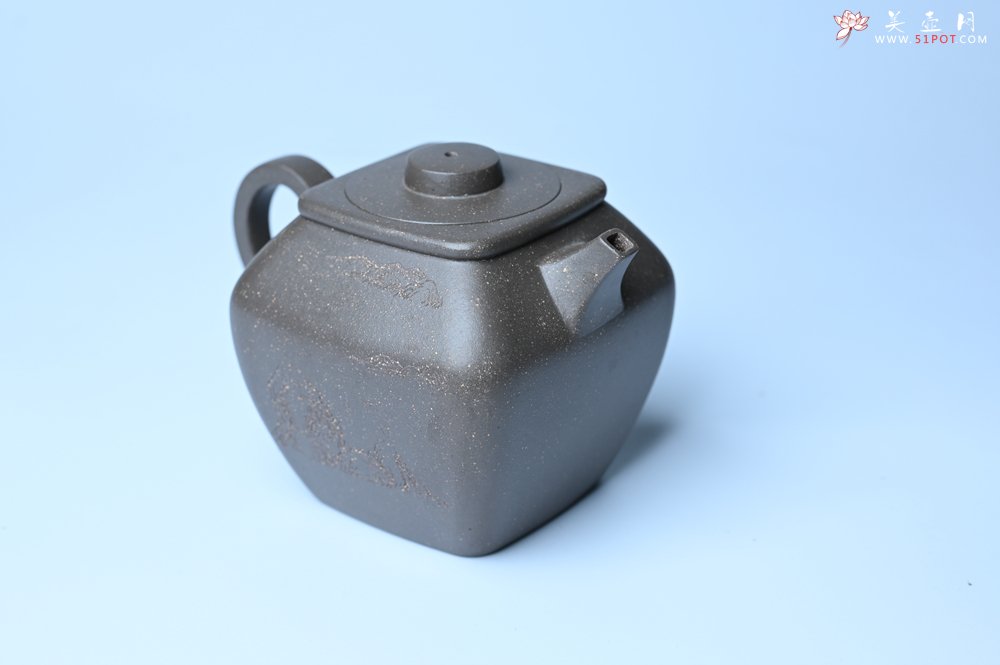 紫砂壶图片：美壶特惠 精致青灰段泥混方巨轮壶 茶壶 无事竹间坐 有情化外游 - 宜兴紫砂壶网