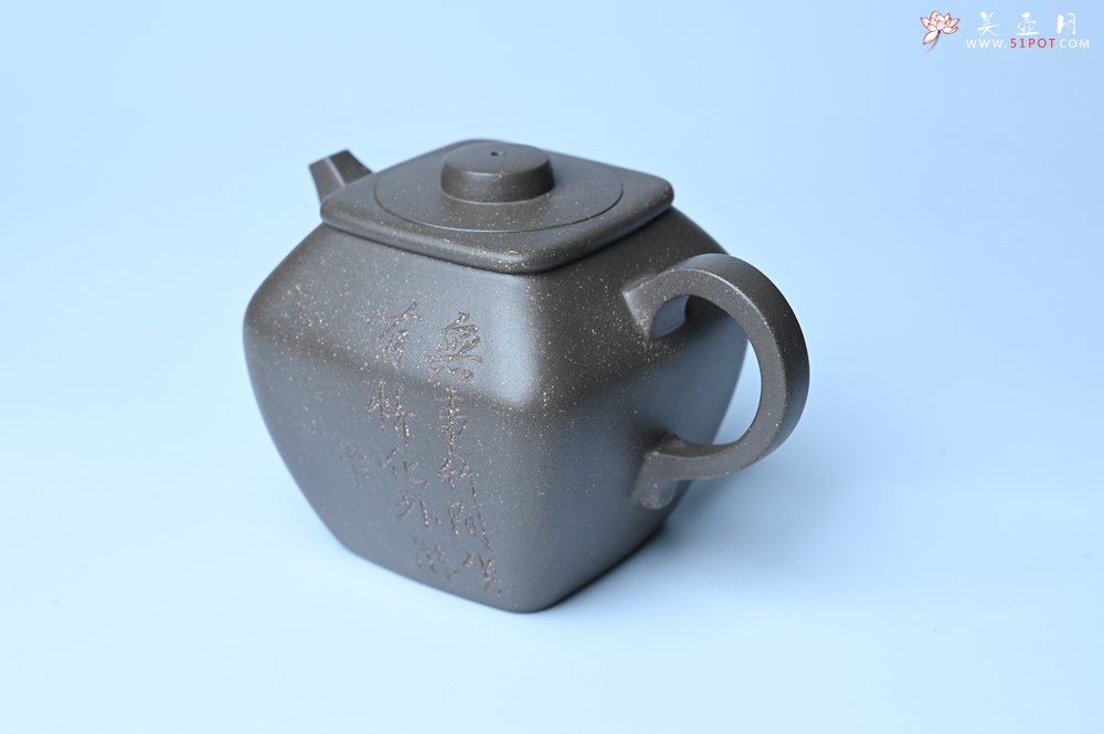 紫砂壶图片：美壶特惠 精致青灰段泥混方巨轮壶 茶壶 无事竹间坐 有情化外游 - 宜兴紫砂壶网