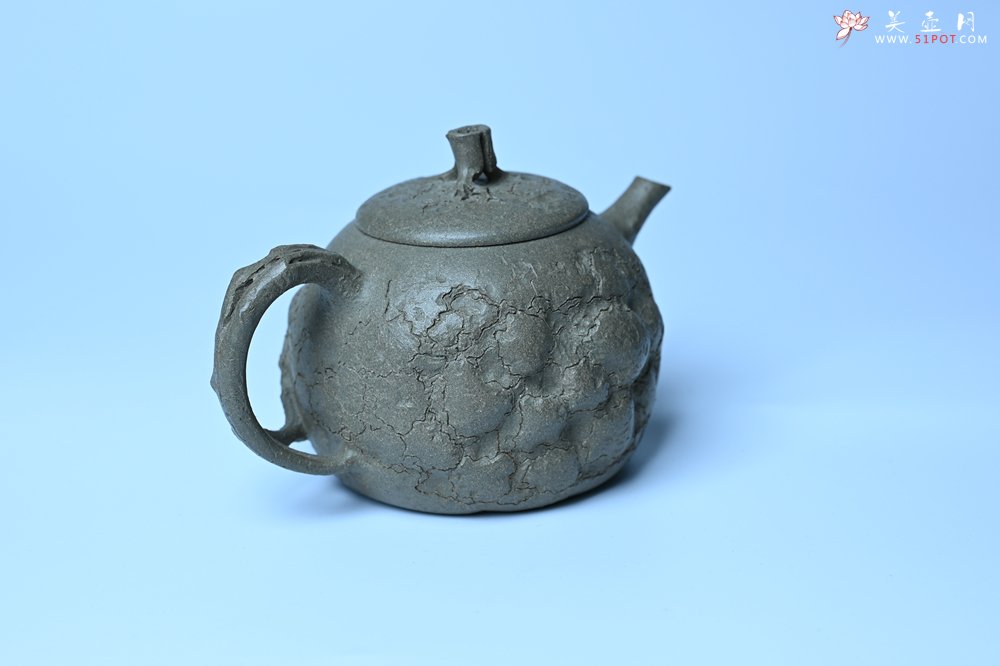 紫砂壶图片：美壶特惠 特好老青段泥云松供春壶 茶人醉爱 - 宜兴紫砂壶网