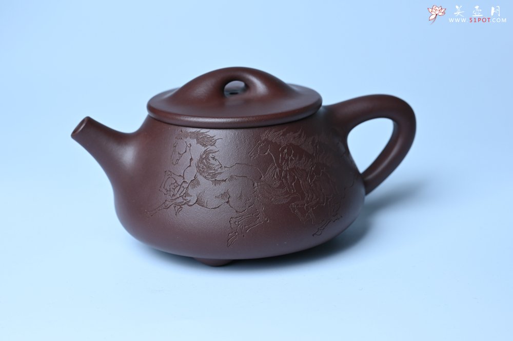 紫砂壶图片：实力派周斌 优质底槽青全手工精工满瓢壶  范小君徒杨志超装饰七骏图 - 宜兴紫砂壶网