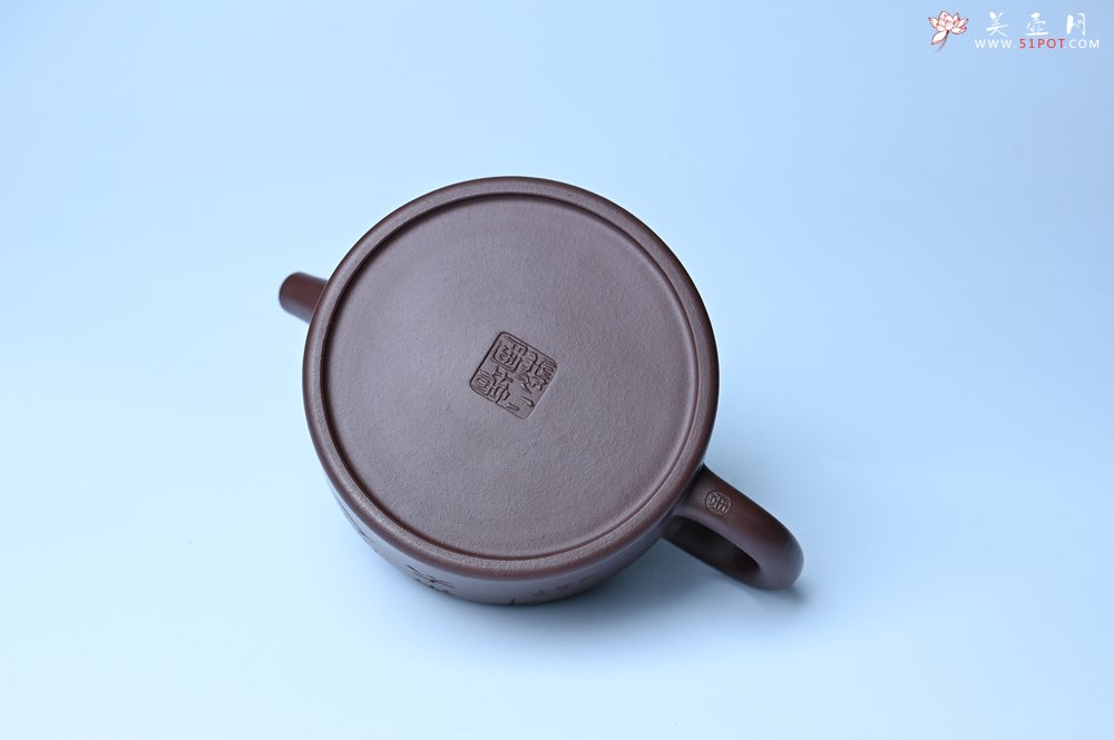 紫砂壶图片：油润底曹青 全手工德中茶壶 装饰人物特文气 - 宜兴紫砂壶网