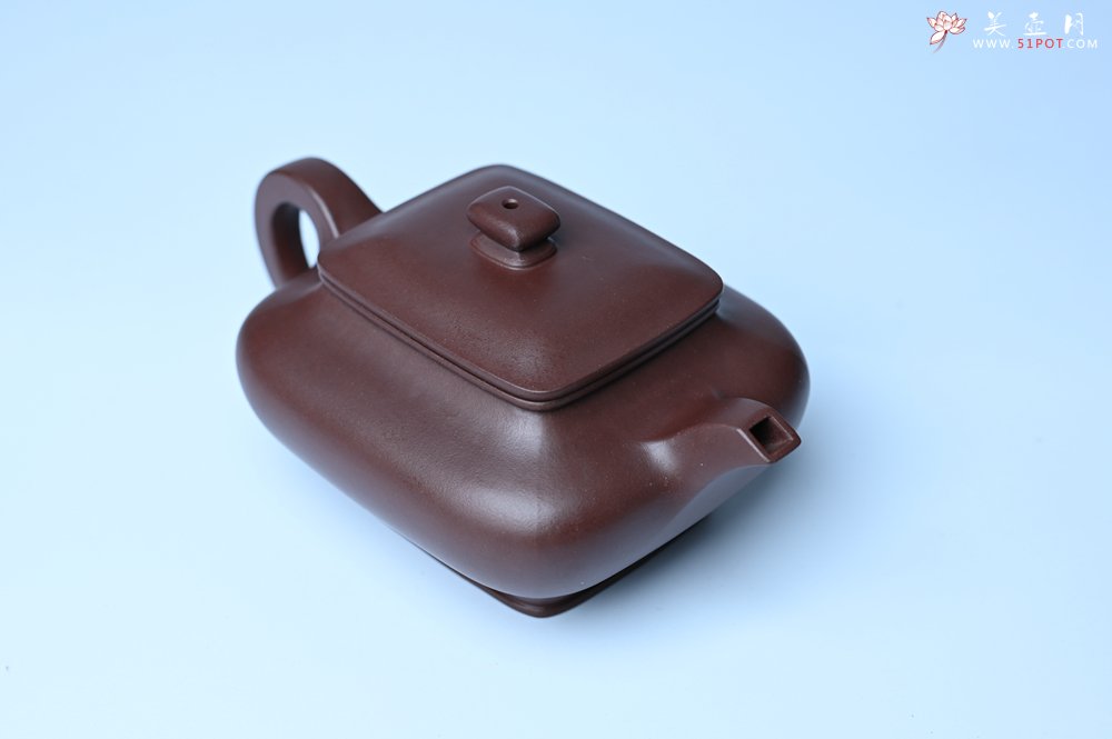 紫砂壶图片：油润老紫泥全手工精工小四方虚扁壶 - 宜兴紫砂壶网