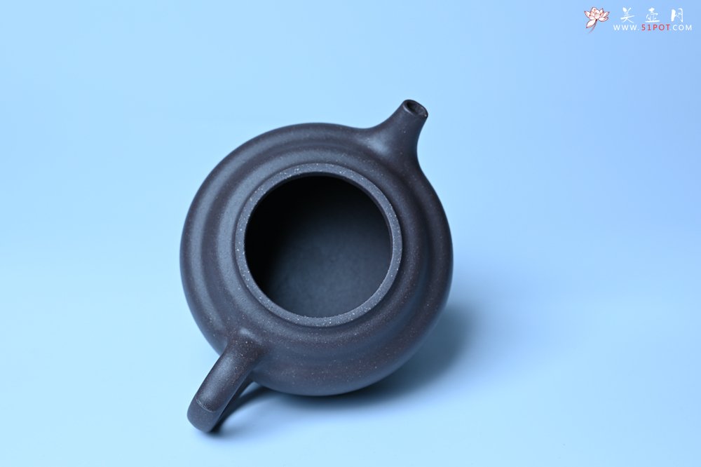 紫砂壶图片：美壶特惠 精品青灰泥玉兔紫砂壶 茶人醉爱 - 宜兴紫砂壶网