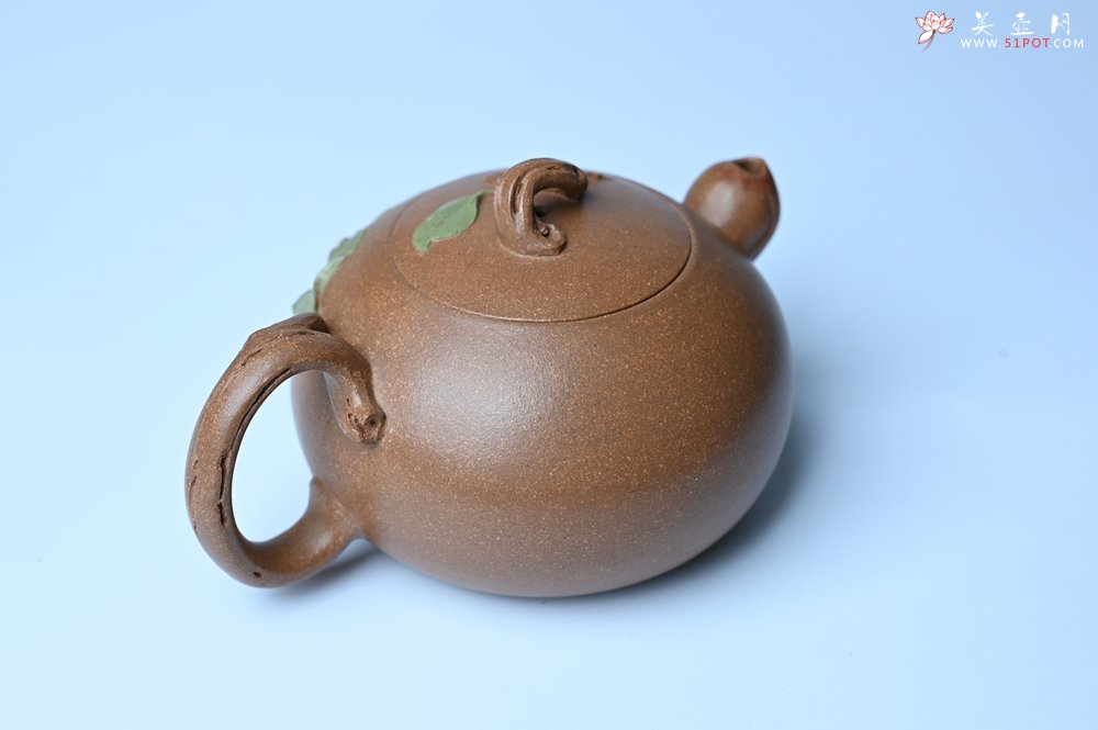 紫砂壶图片：美壶特惠 潜力股董静老师精品老段泥双色寿桃壶 茶人醉爱 - 宜兴紫砂壶网