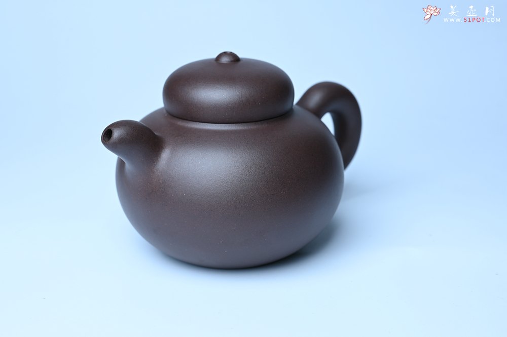 紫砂壶图片：美壶特惠 精致优质黑星土道洪风格德福壶 茶人醉爱 - 宜兴紫砂壶网