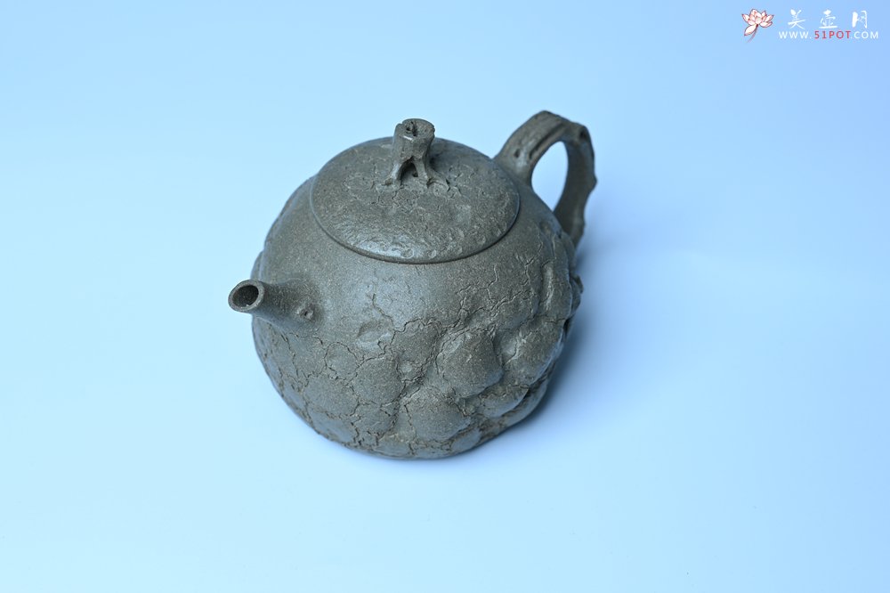 紫砂壶图片：美壶特惠 特好老青段泥云松供春壶 茶人醉爱 - 宜兴紫砂壶网