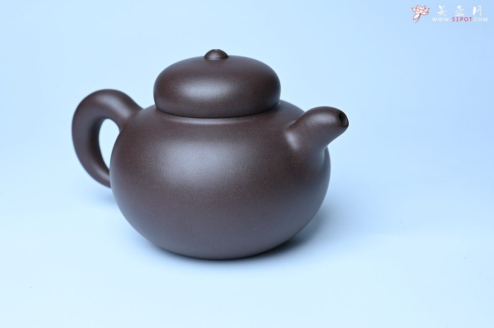 紫砂壶图片：美壶特惠 精致优质黑星土道洪风格德福壶 茶人醉爱 - 宜兴紫砂壶网