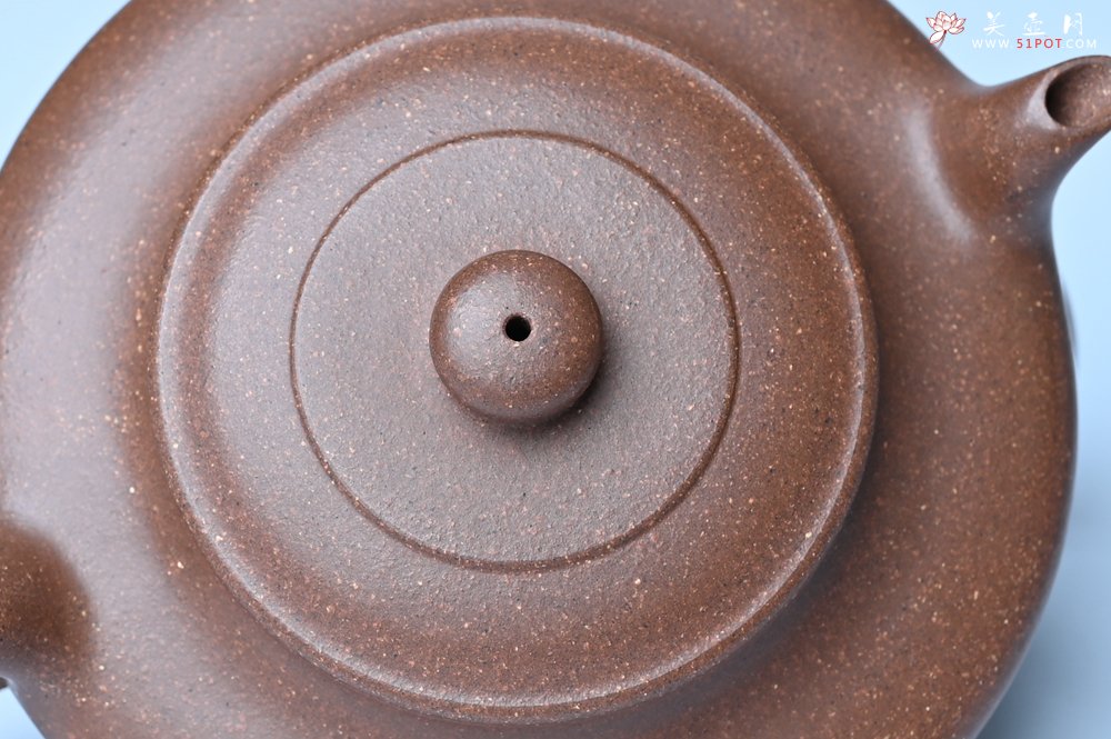 紫砂壶图片：潜力股周小培 特好文革老紫泥 全手工虚扁壶 难度大 好壶期待与您结缘 - 宜兴紫砂壶网