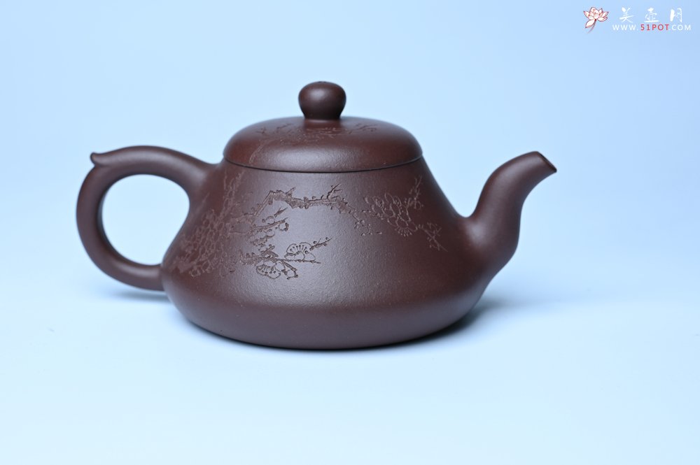 紫砂壶图片：潜力股周小培老师 全手工底槽青缘德壶 装饰通转梅花特文气 期待与您结缘 - 宜兴紫砂壶网