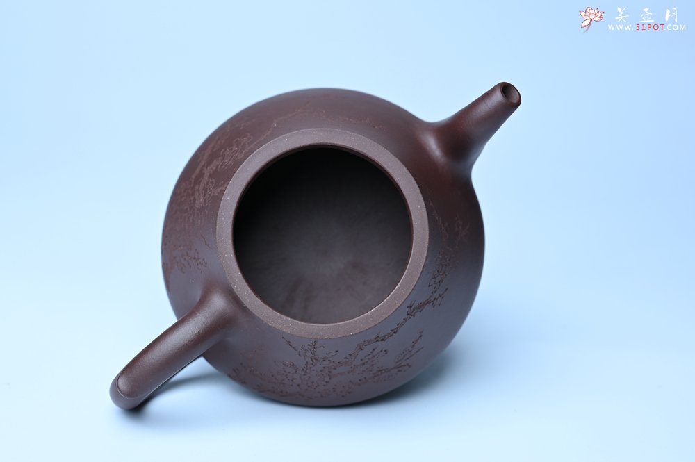 紫砂壶图片：潜力股周小培老师 全手工底槽青缘德壶 装饰通转梅花特文气 期待与您结缘 - 宜兴紫砂壶网