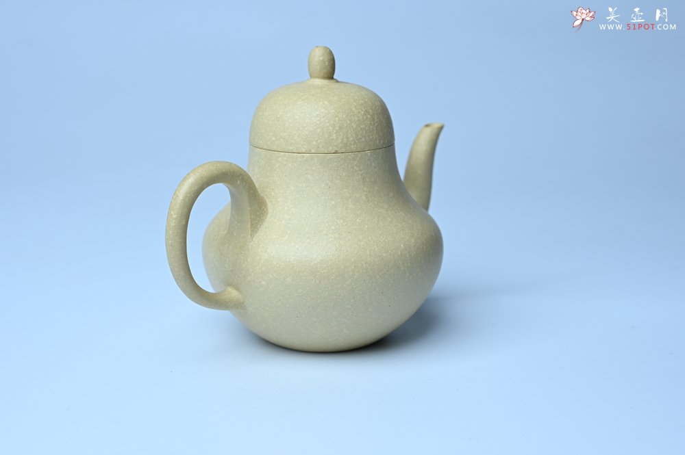 紫砂壶图片：美壶特惠 纯净本绿梨形壶 茶人醉爱 - 宜兴紫砂壶网