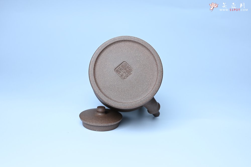 紫砂壶图片：美壶特惠 特好老段泥 精工知（知了）足（竹子）提梁 挺拔秀雅 - 宜兴紫砂壶网