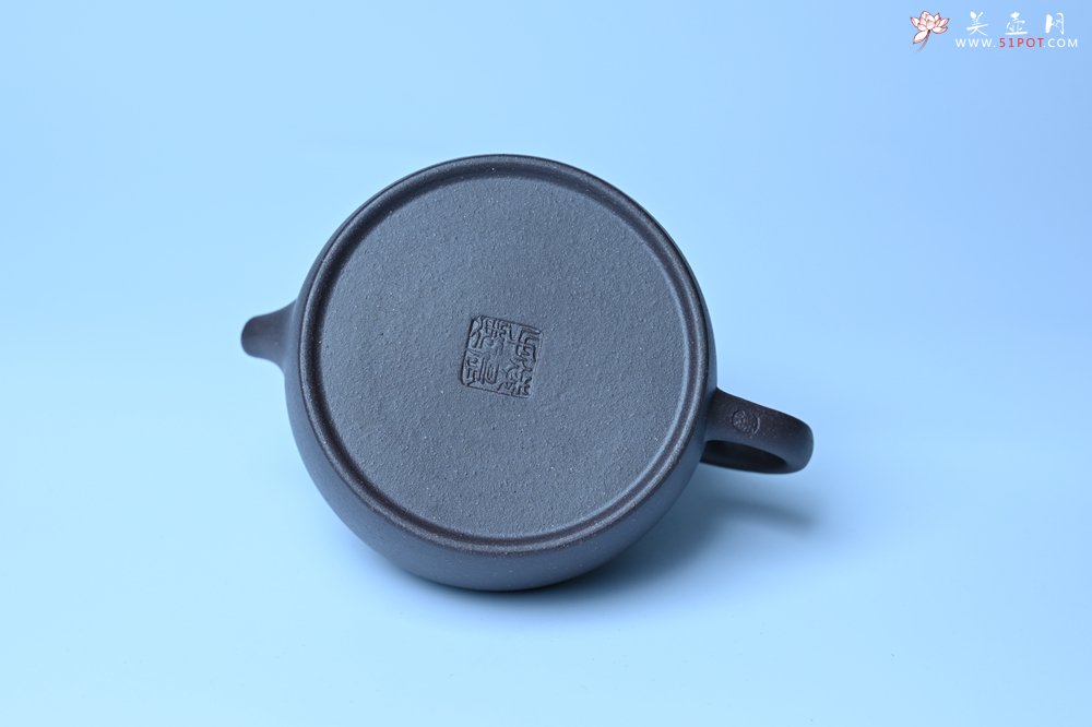 紫砂壶图片：美壶特惠 精品青灰泥玉兔紫砂壶 茶人醉爱 - 宜兴紫砂壶网