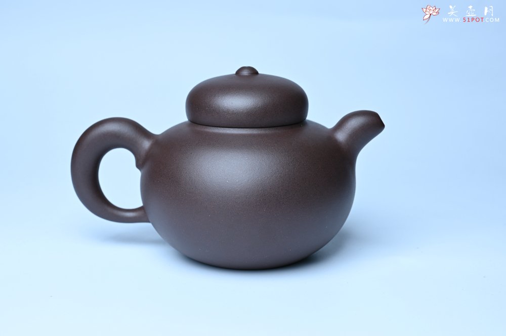 紫砂壶图片：美壶特惠 精致优质黑星土道洪风格德福壶 茶人醉爱 - 宜兴紫砂壶网