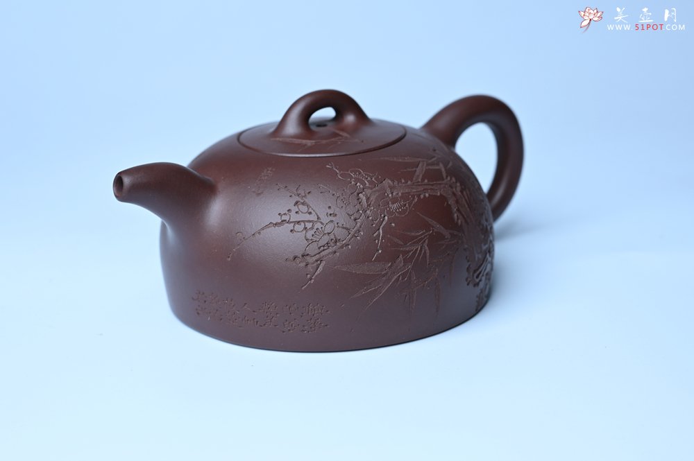 紫砂壶图片：潜力股周小培老师 油润底槽清 卡盖难度相当大 全手工半月紫砂壶 花间渴想相如露,竹不闲参陆羽经 - 宜兴紫砂壶网