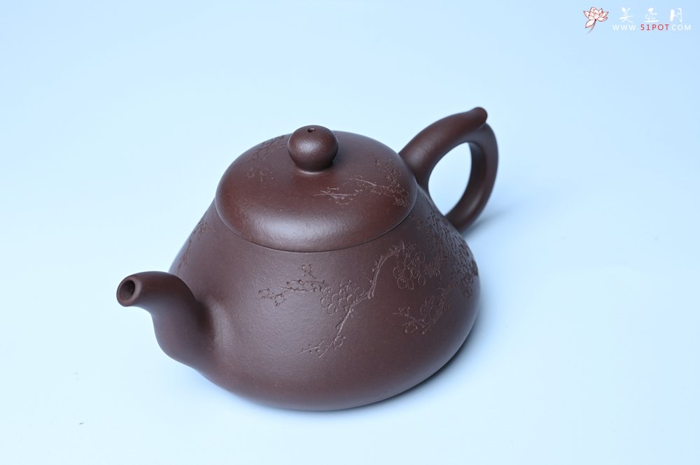 紫砂壶图片：潜力股周小培老师 全手工底槽青缘德壶 装饰通转梅花特文气 期待与您结缘 - 宜兴紫砂壶网