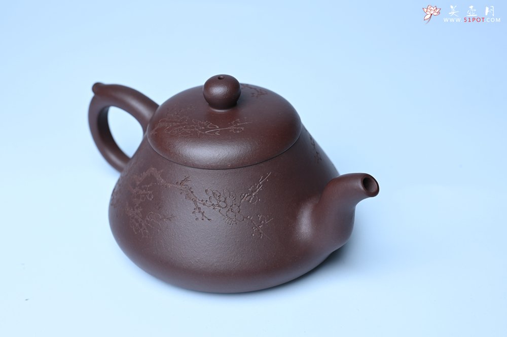紫砂壶图片：潜力股周小培老师 全手工底槽青缘德壶 装饰通转梅花特文气 期待与您结缘 - 宜兴紫砂壶网