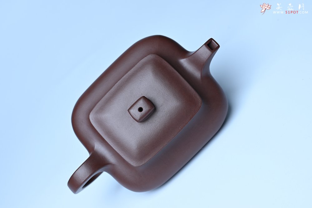 紫砂壶图片：油润老紫泥全手工精工小四方虚扁壶 - 宜兴紫砂壶网