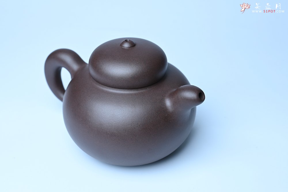 紫砂壶图片：美壶特惠 精致优质黑星土道洪风格德福壶 茶人醉爱 - 宜兴紫砂壶网