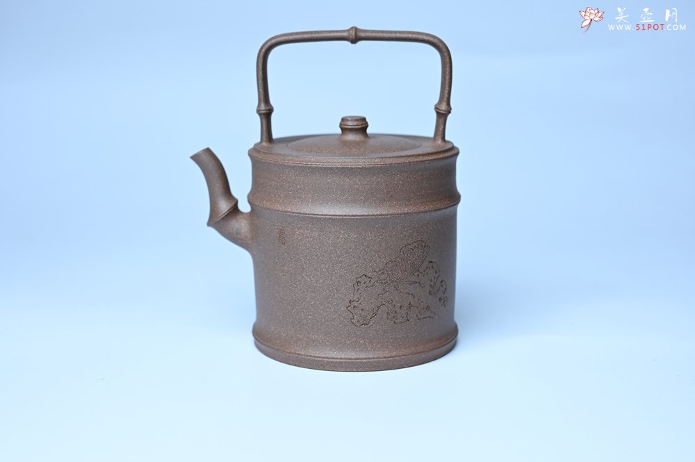 紫砂壶图片：美壶特惠 特好老段泥 精工知（知了）足（竹子）提梁 挺拔秀雅 - 宜兴紫砂壶网