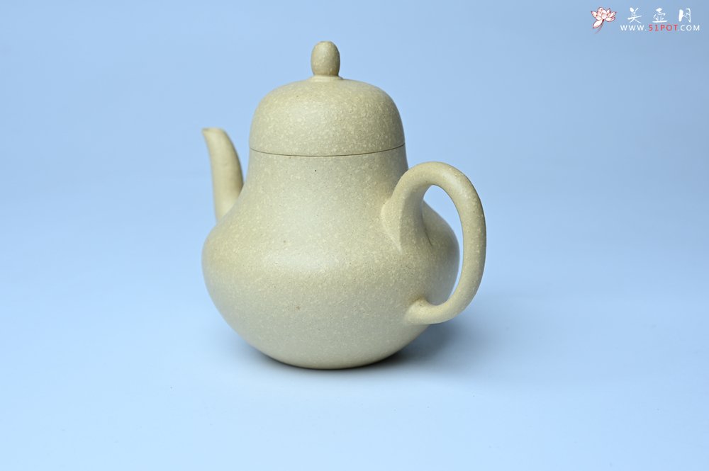 紫砂壶图片：美壶特惠 纯净本绿梨形壶 茶人醉爱 - 宜兴紫砂壶网