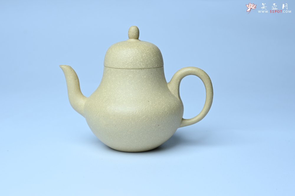 紫砂壶图片：美壶特惠 纯净本绿梨形壶 茶人醉爱 - 宜兴紫砂壶网