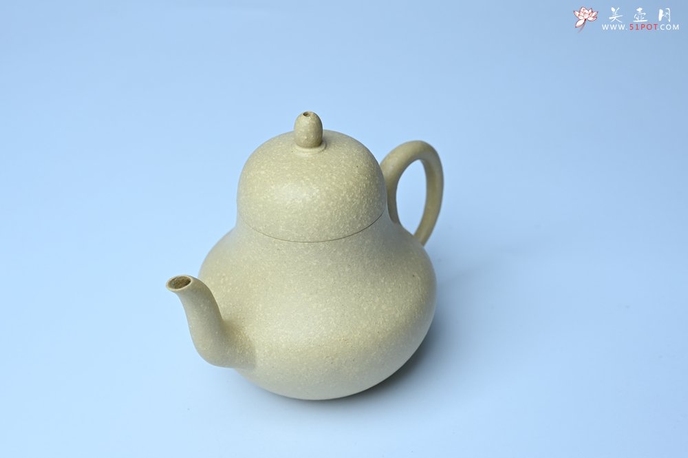紫砂壶图片：美壶特惠 纯净本绿梨形壶 茶人醉爱 - 宜兴紫砂壶网