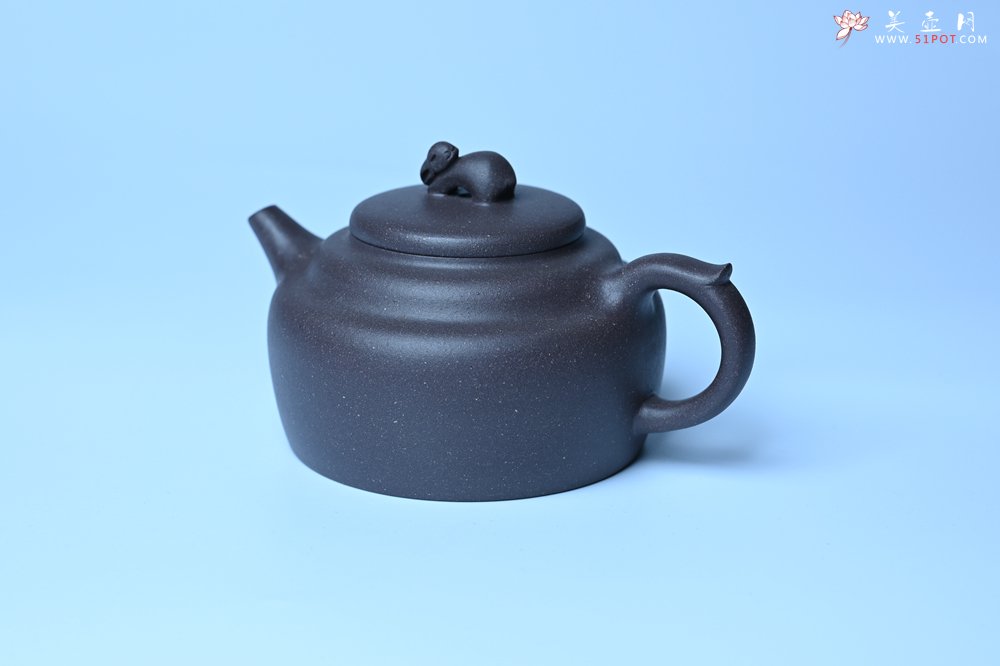 紫砂壶图片：美壶特惠 精品青灰泥玉兔紫砂壶 茶人醉爱 - 宜兴紫砂壶网