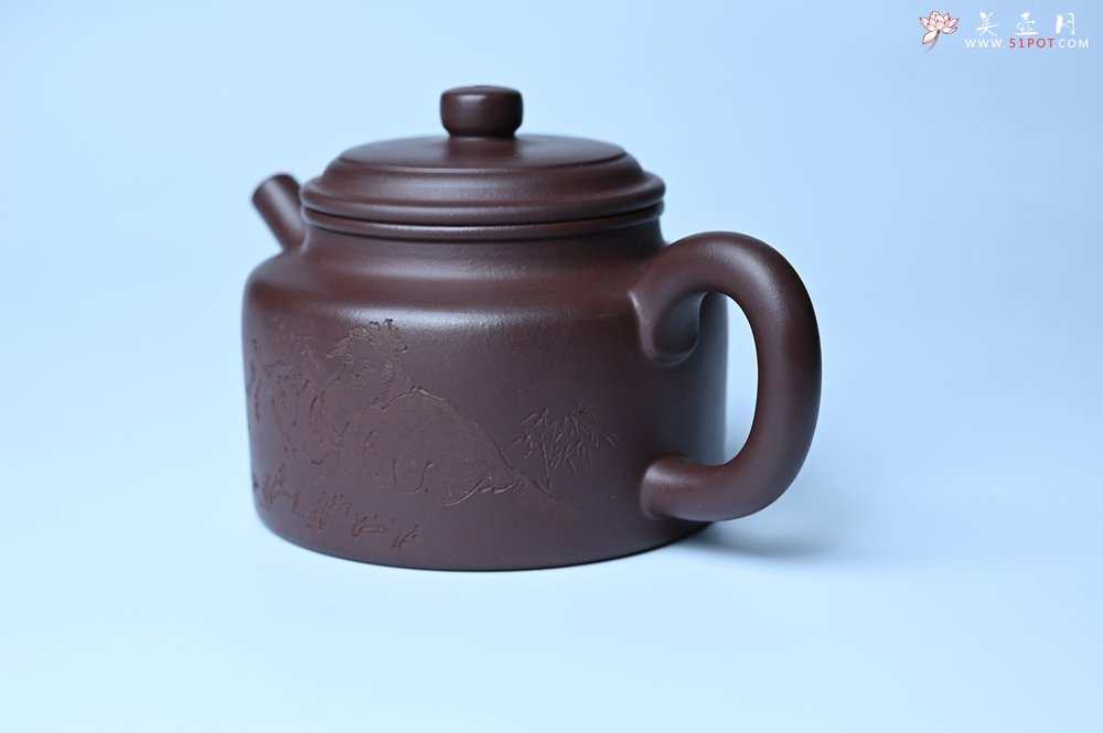 紫砂壶图片：油润底曹青 全手工德中茶壶 装饰人物特文气 - 宜兴紫砂壶网