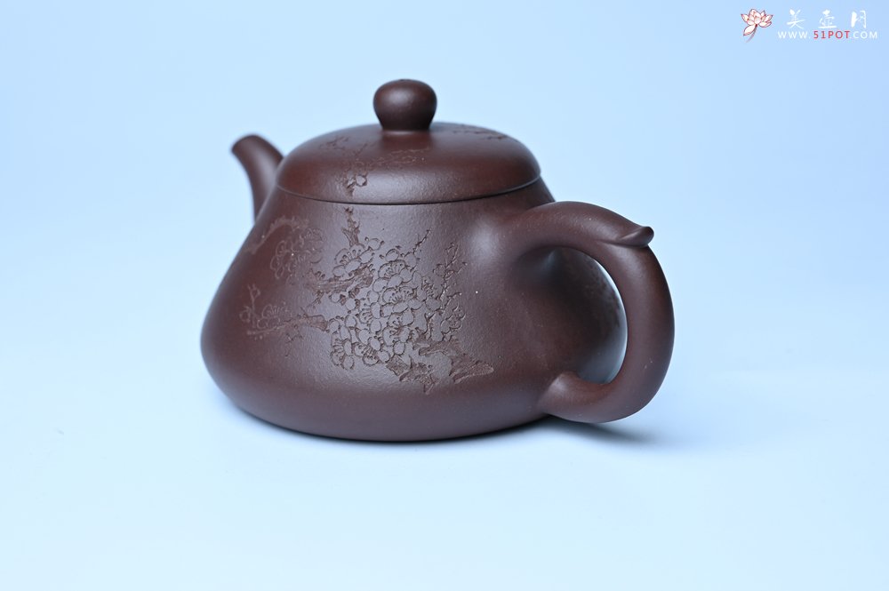 紫砂壶图片：潜力股周小培老师 全手工底槽青缘德壶 装饰通转梅花特文气 期待与您结缘 - 宜兴紫砂壶网