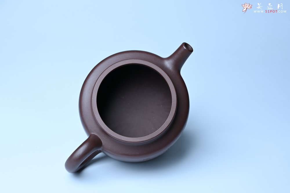 紫砂壶图片：油润底曹青 全手工德中茶壶 装饰人物特文气 - 宜兴紫砂壶网