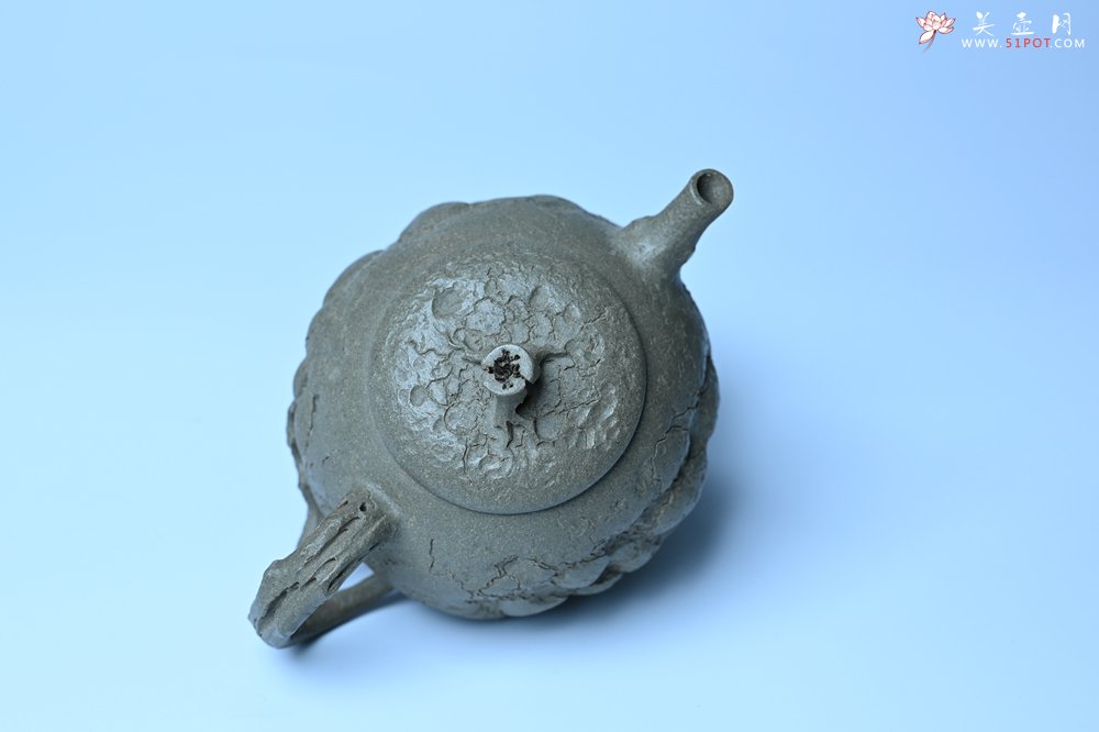 紫砂壶图片：美壶特惠 特好老青段泥云松供春壶 茶人醉爱 - 宜兴紫砂壶网