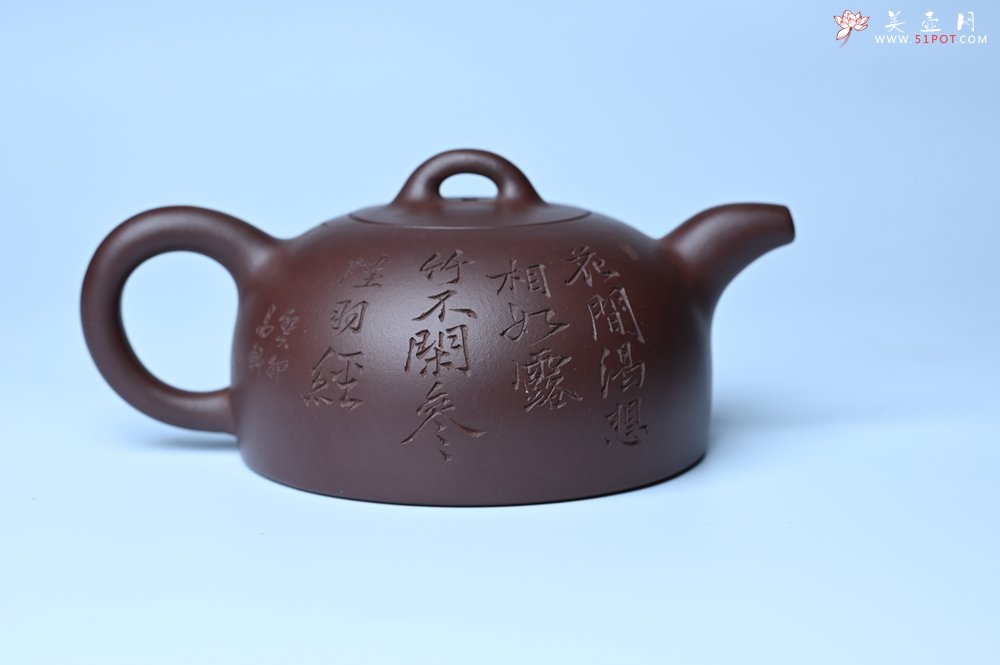 紫砂壶图片：潜力股周小培老师 油润底槽清 卡盖难度相当大 全手工半月紫砂壶 花间渴想相如露,竹不闲参陆羽经 - 宜兴紫砂壶网