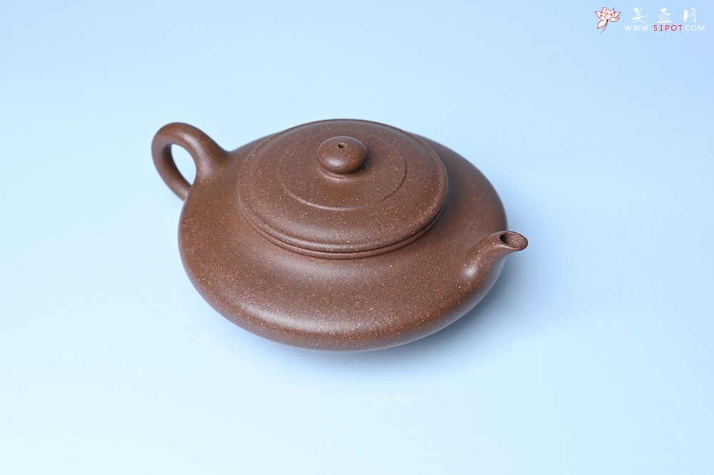 紫砂壶图片：潜力股周小培 特好文革老紫泥 全手工虚扁壶 难度大 好壶期待与您结缘 - 宜兴紫砂壶网