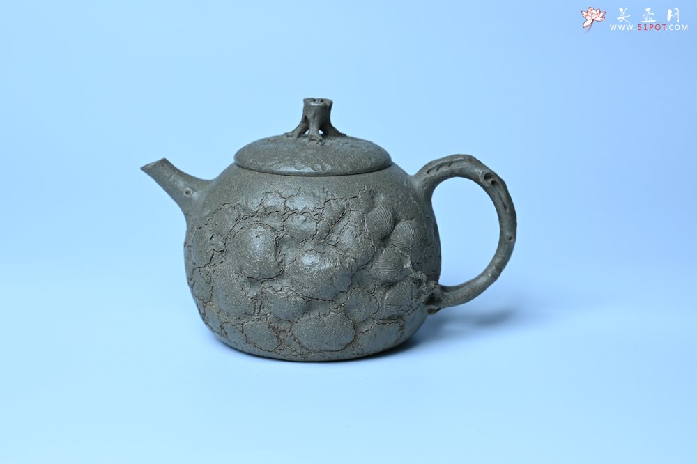 紫砂壶图片：美壶特惠 特好老青段泥云松供春壶 茶人醉爱 - 宜兴紫砂壶网