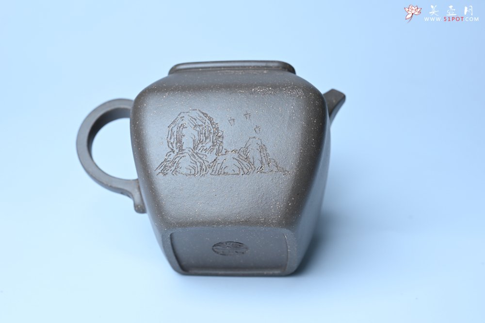 紫砂壶图片：美壶特惠 精致青灰段泥混方巨轮壶 茶壶 无事竹间坐 有情化外游 - 宜兴紫砂壶网