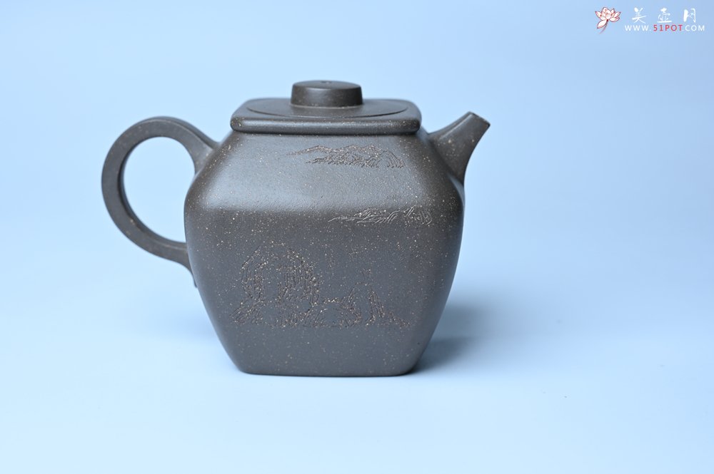 紫砂壶图片：美壶特惠 精致青灰段泥混方巨轮壶 茶壶 无事竹间坐 有情化外游 - 宜兴紫砂壶网