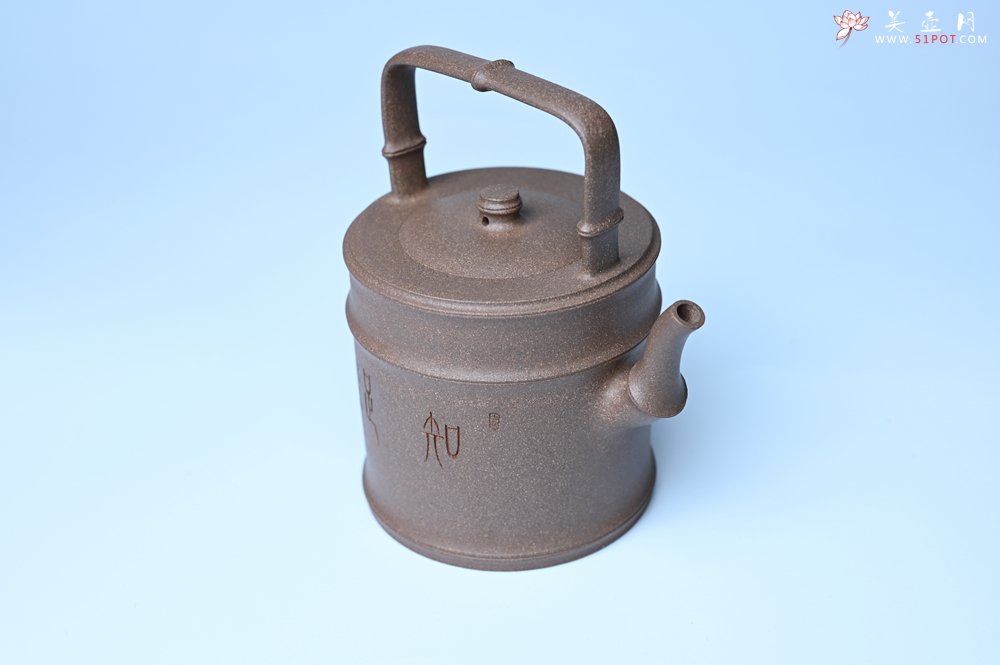 紫砂壶图片：美壶特惠 特好老段泥 精工知（知了）足（竹子）提梁 挺拔秀雅 - 宜兴紫砂壶网