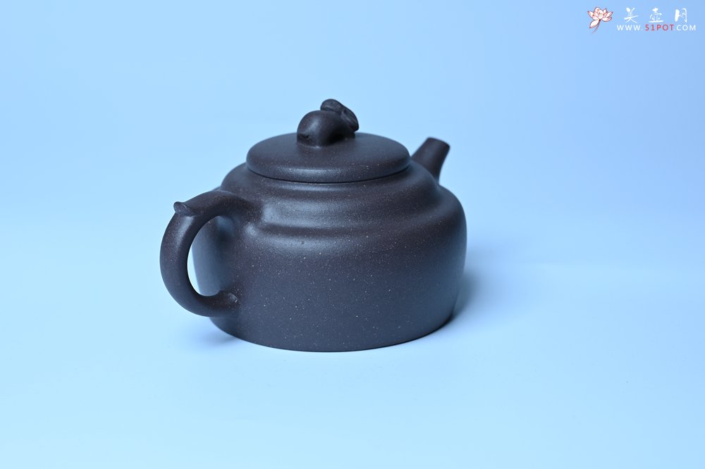 紫砂壶图片：美壶特惠 精品青灰泥玉兔紫砂壶 茶人醉爱 - 宜兴紫砂壶网