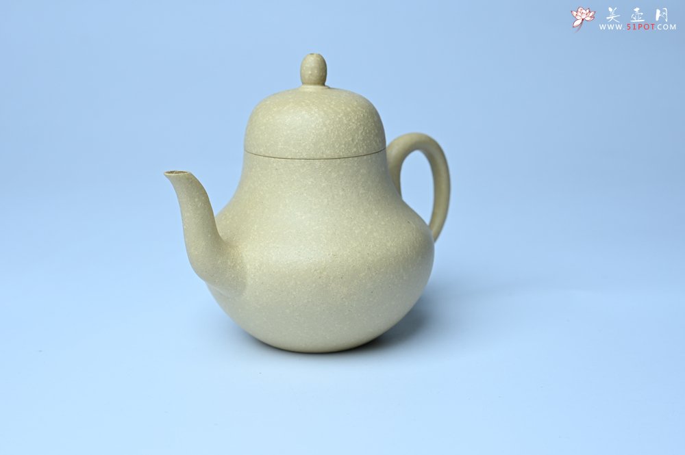 紫砂壶图片：美壶特惠 纯净本绿梨形壶 茶人醉爱 - 宜兴紫砂壶网
