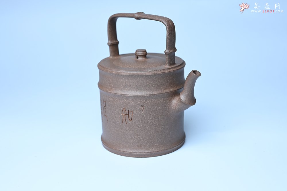 紫砂壶图片：美壶特惠 特好老段泥 精工知（知了）足（竹子）提梁 挺拔秀雅 - 宜兴紫砂壶网